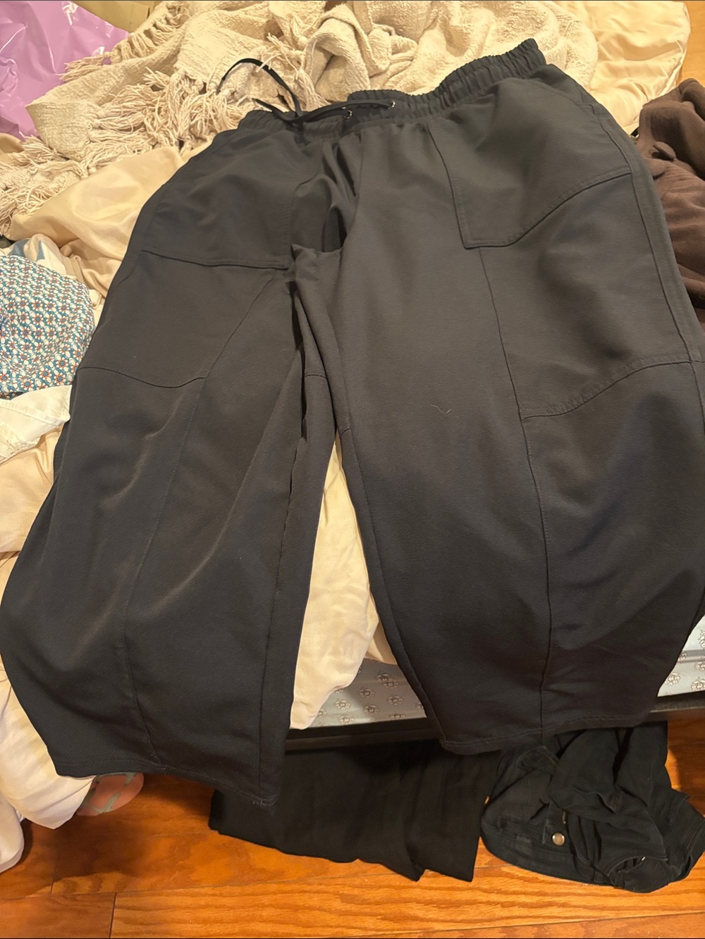 Mondetta Black Women's Cropped Casual Drawstring Capris